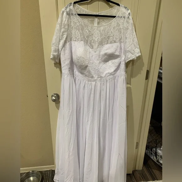 JJ’s House Wedding Dress size 26, new in bag - Picture 5 of 8
